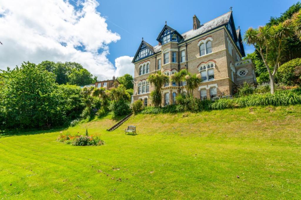 Westwell Hall Guest Accommodation, Bed & Breakfast, Luxury Rooms Ilfracombe Buitenkant foto